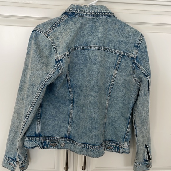 Old Navy distressed Jean jacket - Picture 4 of 5